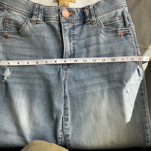 Democracy blue denim “Ab” Solution Straight-Leg Jeans – Light Wash, Size 6 - Picture 7 of 13